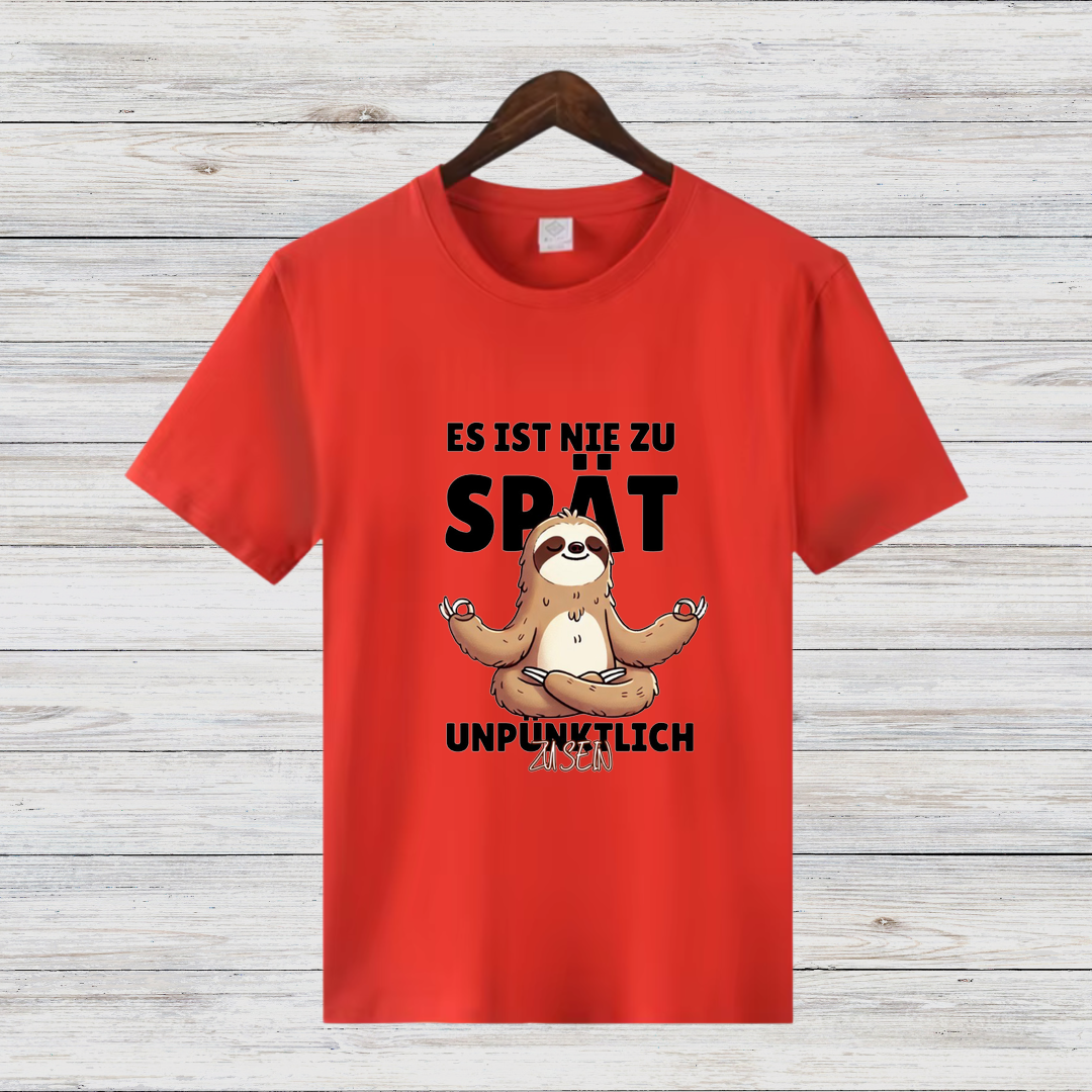 Es ist nie zu spät Faultier | Lustiges Statement Shirt | Humorvolles Design | Yoga & Faultier-Lifestyle | Damen T-Shirt