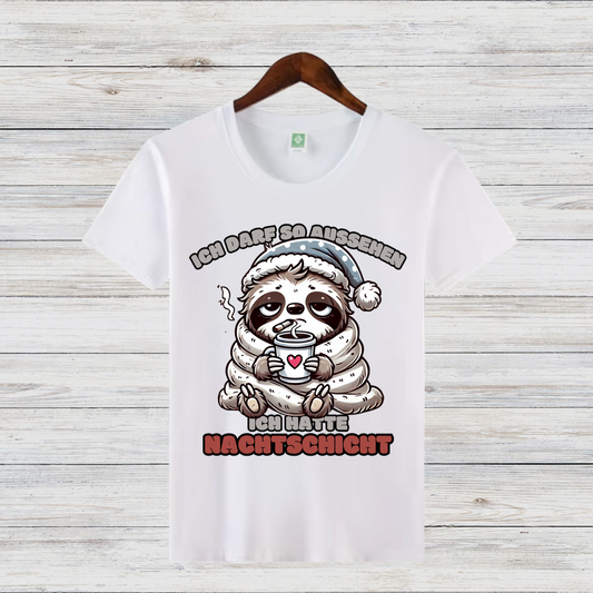 Faultier Nachtschicht | Lustiges Wintershirt | Humorvolles Design für kalte Tage | Statement Shirt | Damen T-Shirt