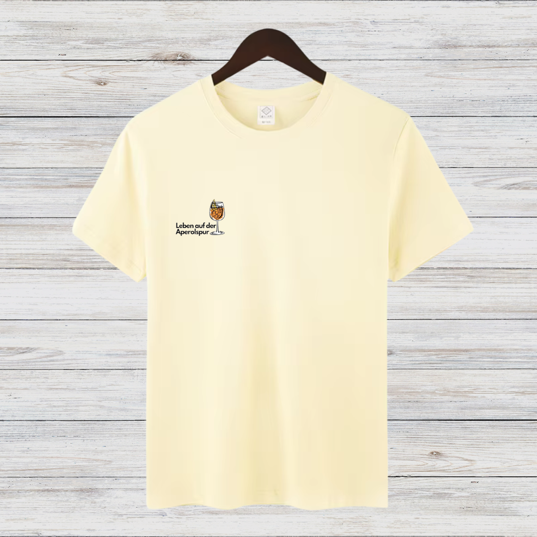 Leben auf der Aperolspur | Trendiges Winter-T-Shirt | Humorvolle Mode | Statement-Shirt für Aperol-Fans